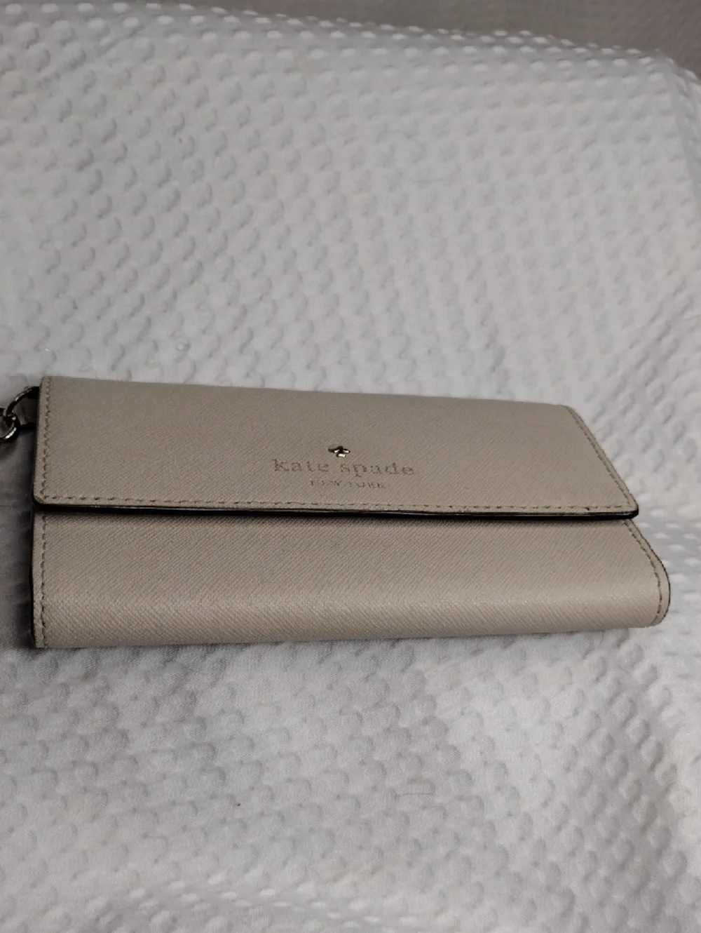 Kate Spade Cedar Street Saffiano Leather Phone Wallet Wristlet Beige Like New